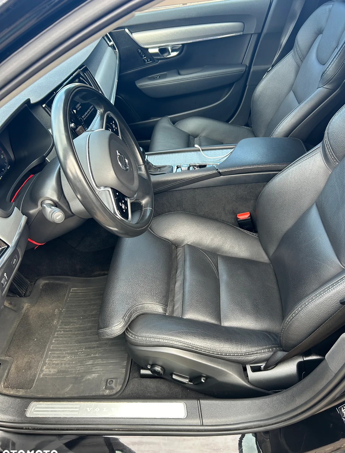 Volvo V90 Cross Country cena 142677 przebieg: 160000, rok produkcji 2019 z Kielce małe 596